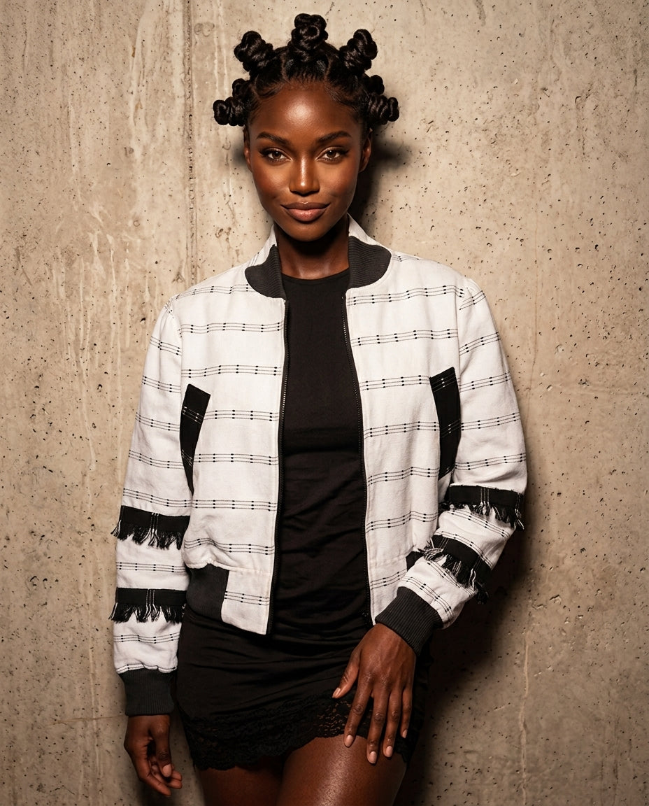 Speranza, bomber in tweed unisex intessuto a mano nero con frange
