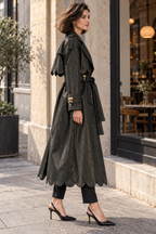Trench Vera, long manteau artisanal en Kente noir scintillant avec strass et doublure en batik