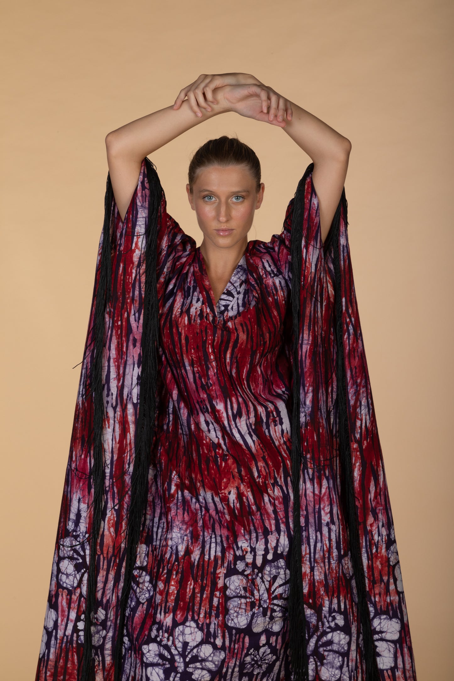 “Didi” burgundy (V neck kaftan with Fringe in Batik)