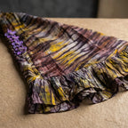 Abito da sera asimmetrico in batik Mirva con spacco e perline