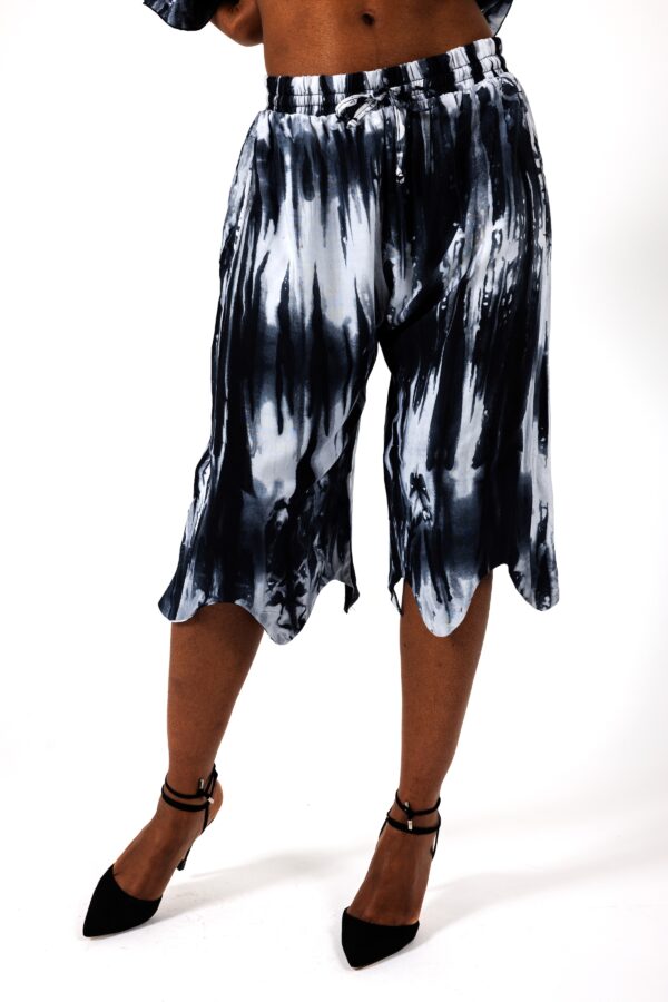 BIBI SH, Grey 3/4 Batik Shorts - Image 2