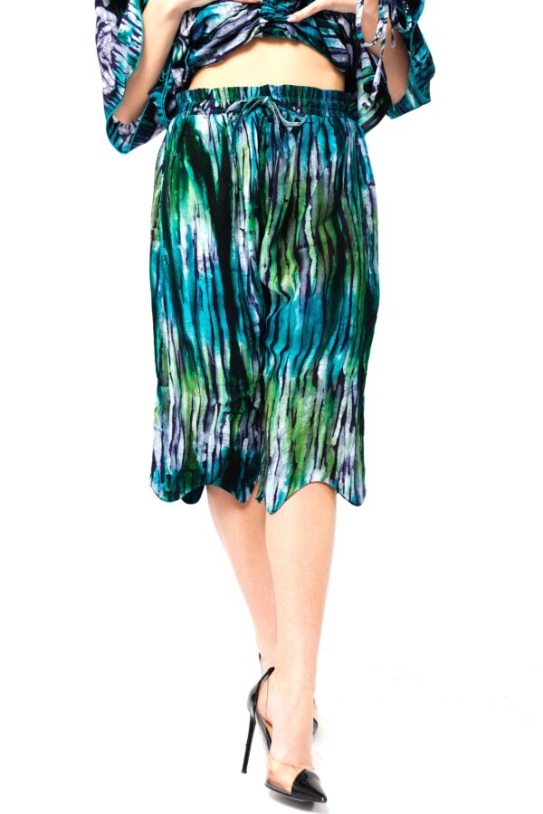 BIBI SH, Green 3/4 Batik Shorts - Image 2