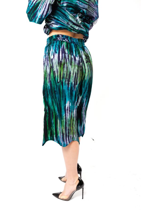 BIBI SH, Green 3/4 Batik Shorts - Image 4