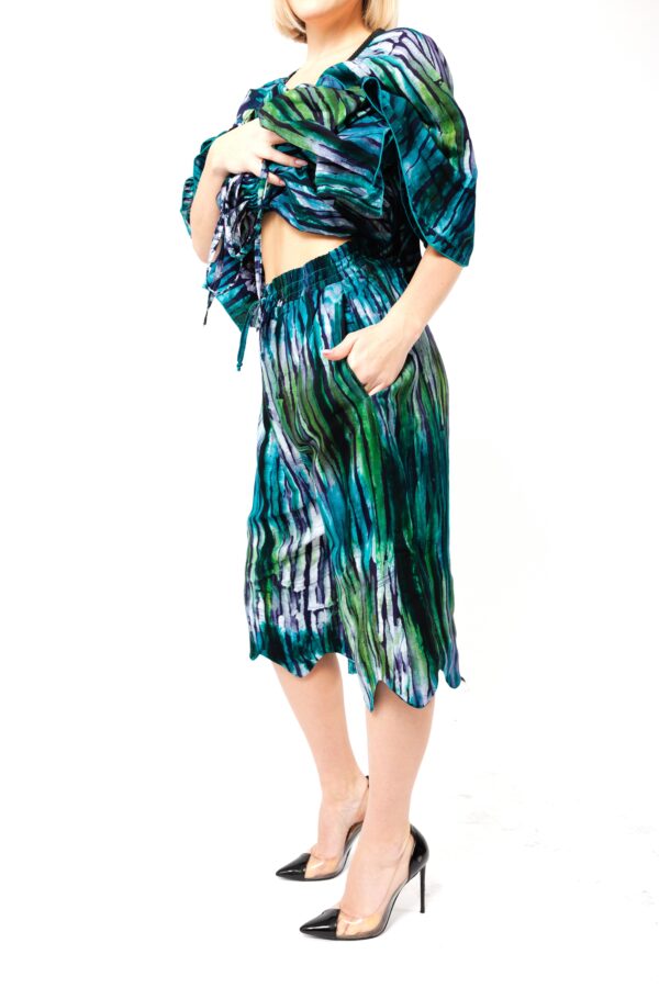 BIBI SH, Green 3/4 Batik Shorts - Image 5